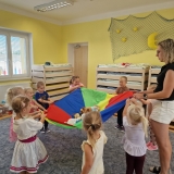 Bodlinka se seznamuje s novými kamarády